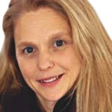 Woman with a small smile, with long blonde hair and a dark shirt